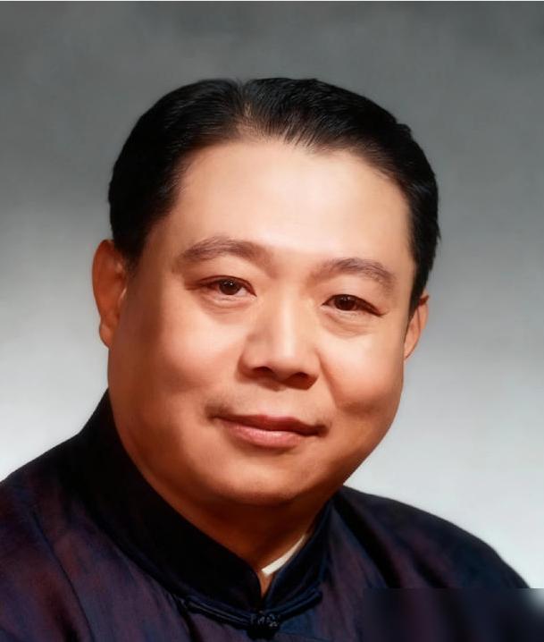 见过枕边人捅刀子的，没见过捅得这么精准、这么绝户的。拍出《天仙配》的大导演顾