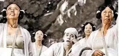 2011年，《西游记降魔篇》选角，周星驰要找“4个奇丑无比的老太太”。这个消