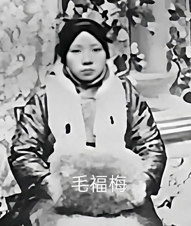 1906年，蒋介石一脚踢向妻子。瞬时，妻子捂着肚子倒下了，哀泣不止。蒋母怒了，大