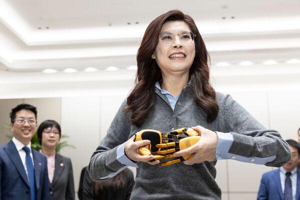 遭呛开除！韩国瑜“5个无愧”发声，郑丽文留言8字反被韩粉灌爆国民党内因军购特别