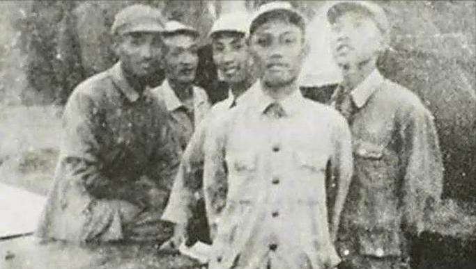 金门战役幸存者潜伏32年，国民党情报网竟藏共军政委，蒋经国晚年才知其身份。金门