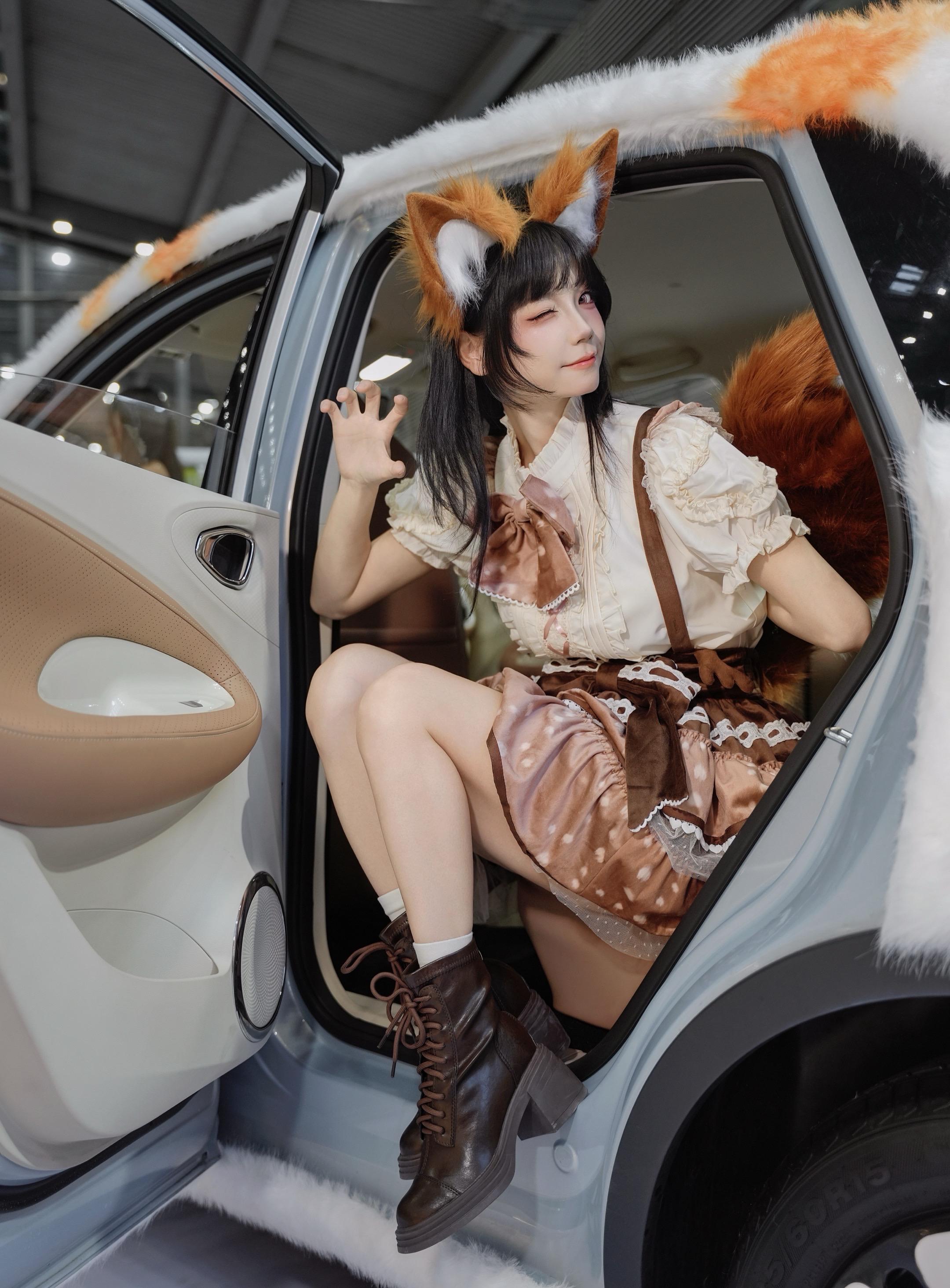 我这只灵宠！可不是你那几颗猫粮就能驯化的。