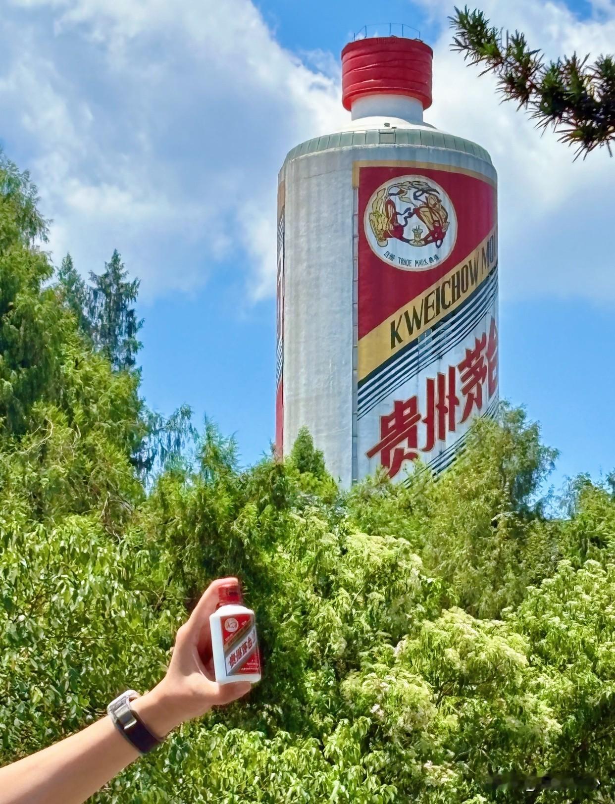 长鑫：我现在才是老大呀！长江：这把交椅你坐不了几天了长鑫：鹿死谁手还未可知也