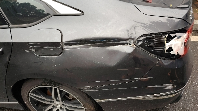 小事故就要切割我车被货车蹭了一下，对方全责，我开到4儿子店去维修，4儿子店说要