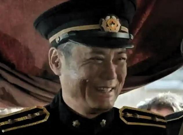在《归队》里我看他演得最好。最近几天我在追《归队》这部电视剧，《归队》中的哪