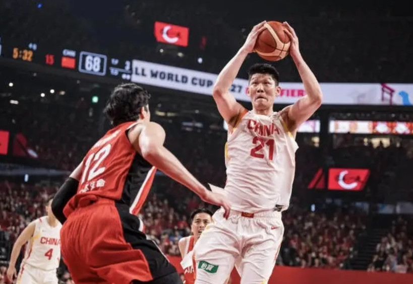 原来胡金秋才是中国男篮现役唯一一名“NBA”水准的球员，面对拥有NBA轮换级别的