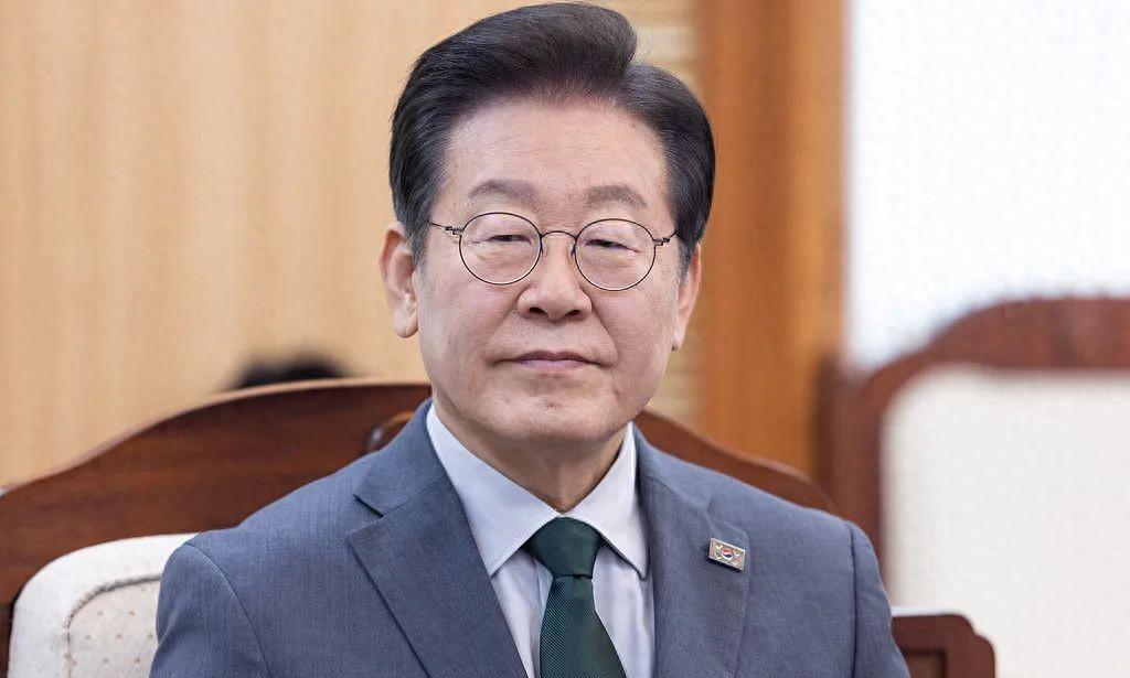 李在明上台牢记“斩草除根”，他对付政敌的手段，比文在寅狠辣太多，只能说大家之前都