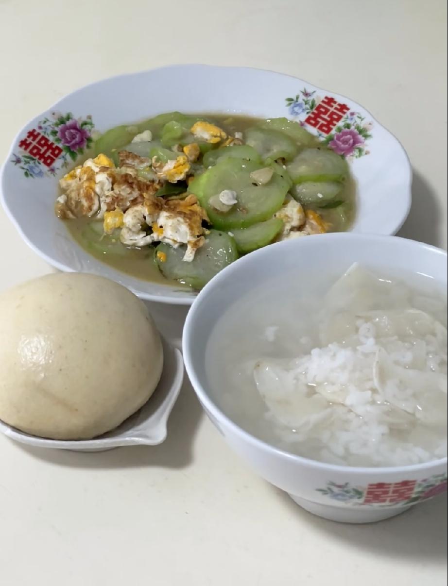 我现在相信，岁数大了真的用不了多少钱。我70年后，77年的，也才49岁，我自