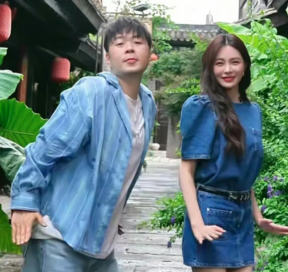 沈梦辰曾开玩笑说，杜海涛胖的时候带着点可爱，“瘦了之后反倒只剩丑了”。这般互怼里