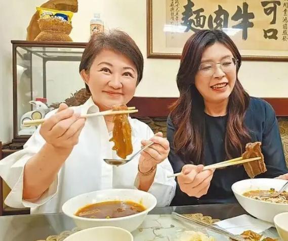 台湾媒体人吴子嘉和名嘴沈富雄对卢秀燕未来的发展评论观点很相似，他们都认为卢秀燕去