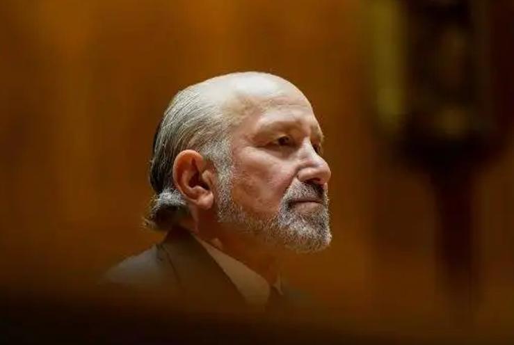 美国商务部长可能有大麻烦了！他在爱泼斯坦一事上撒谎了！更多细节曝出！当地时间