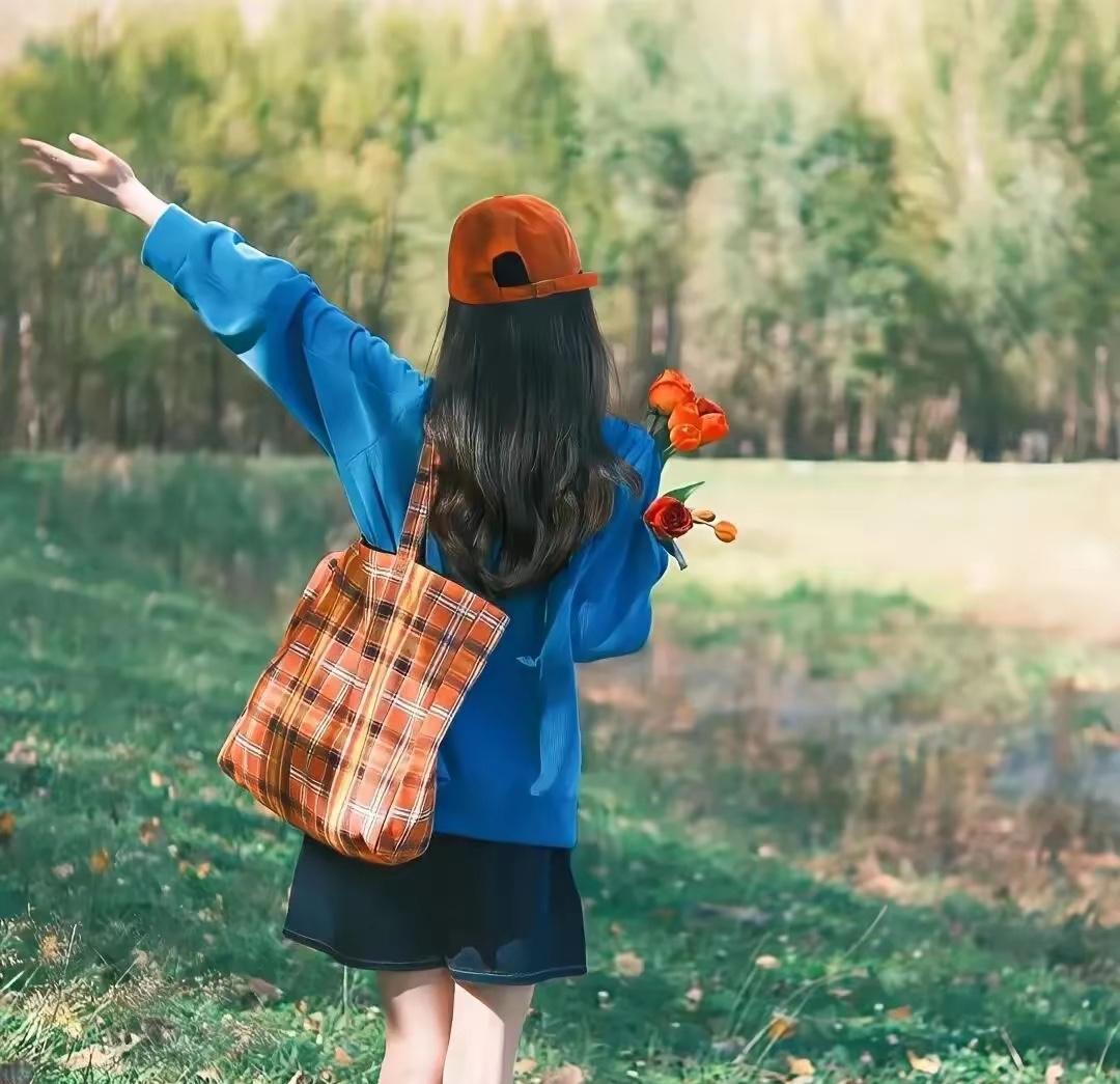 一个资深情感专家说：“18岁的你漂亮，不是你漂亮，是18岁漂亮。30岁的你漂亮，