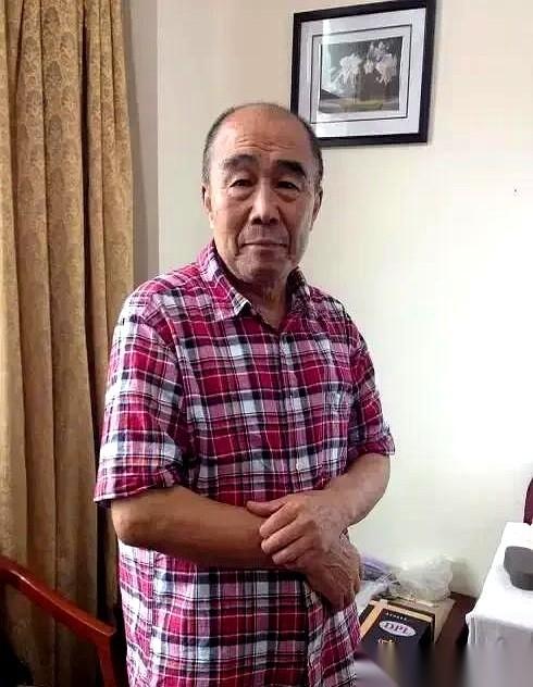 《小兵张嘎》里那个疼孙女的英子爷爷，走了。刚刷到消息，心里咯噔一下。想着，又一