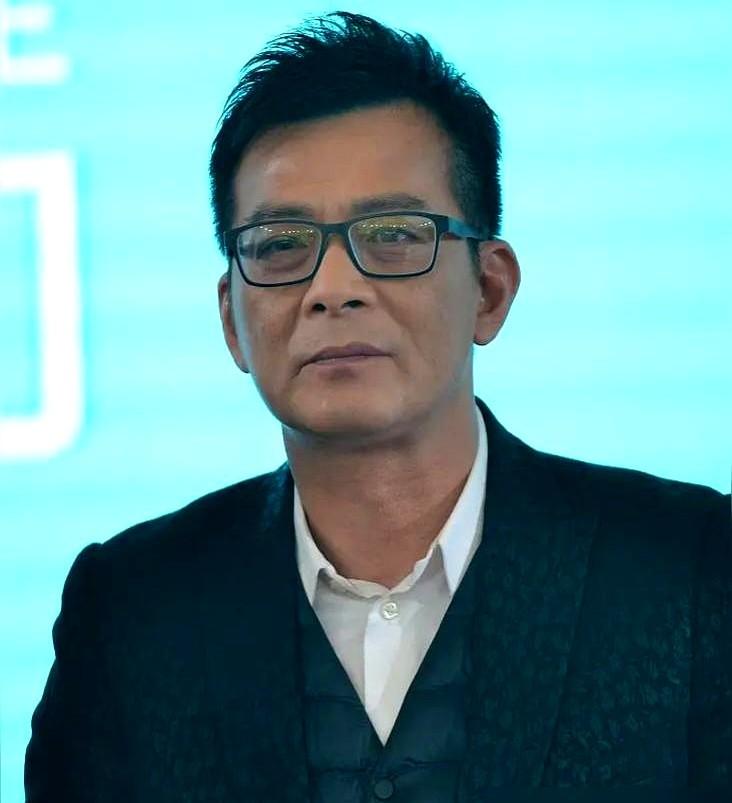 人家请他来是唱铁血，他却当众澄清绯闻！黄日华这波操作，真够硬气。主办方请他上