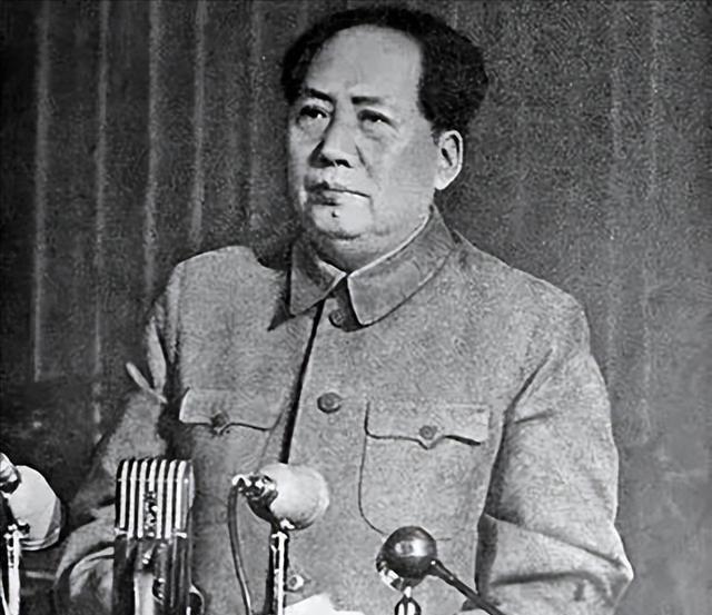 1957年，毛主席在青岛染上重感冒，连续十天不愈，病情日渐严重，而西药治