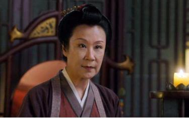 汉武帝的乳母犯错，汉武帝下令斩了她，她就托人请东方朔出主意，东方朔道：“你若是真
