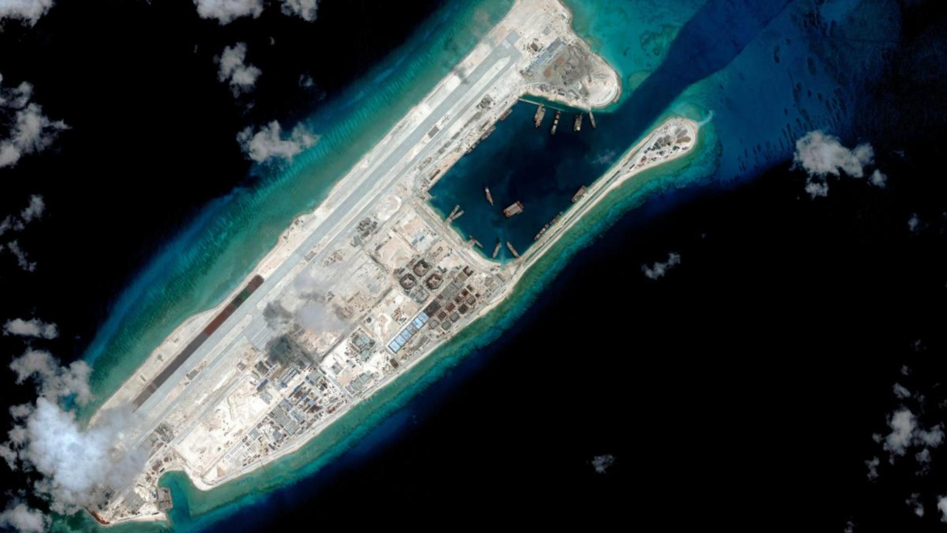 我国南海“不沉航母”有多强大？建有“炮楼”，配76炮和近防炮