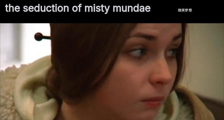 她靠演风骚吸血鬼，成了美国地下影后。你绝对想不到，这张纯真如高中校花的脸，最初