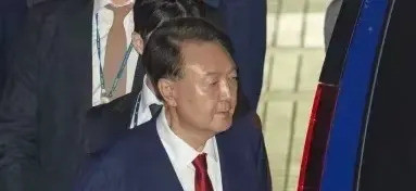 尹锡悦被拘留起诉，这下真完了韩国前总统尹锡悦摊上大事了！