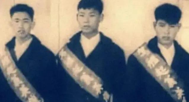 1966年1月，三名海军战士在杀害7名干部后，抢走一份关乎全党生死存亡的机密文件