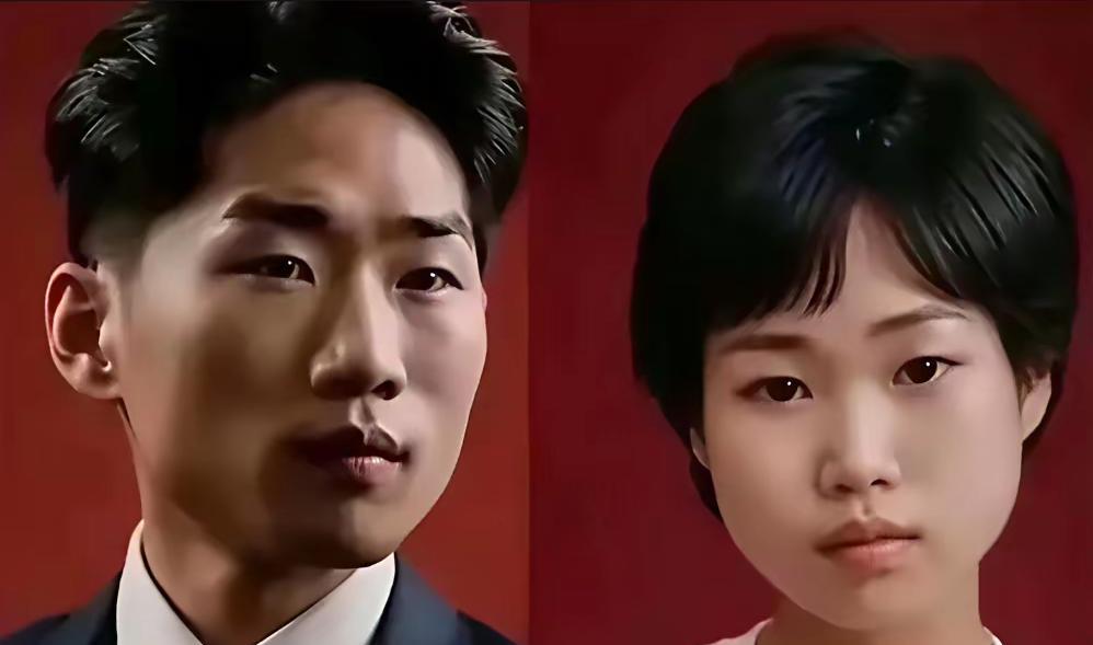 这是毛岸英和母亲杨开慧的罕见照片，都看看吧，母子俩的眉眼出奇的相似，可见基因的强