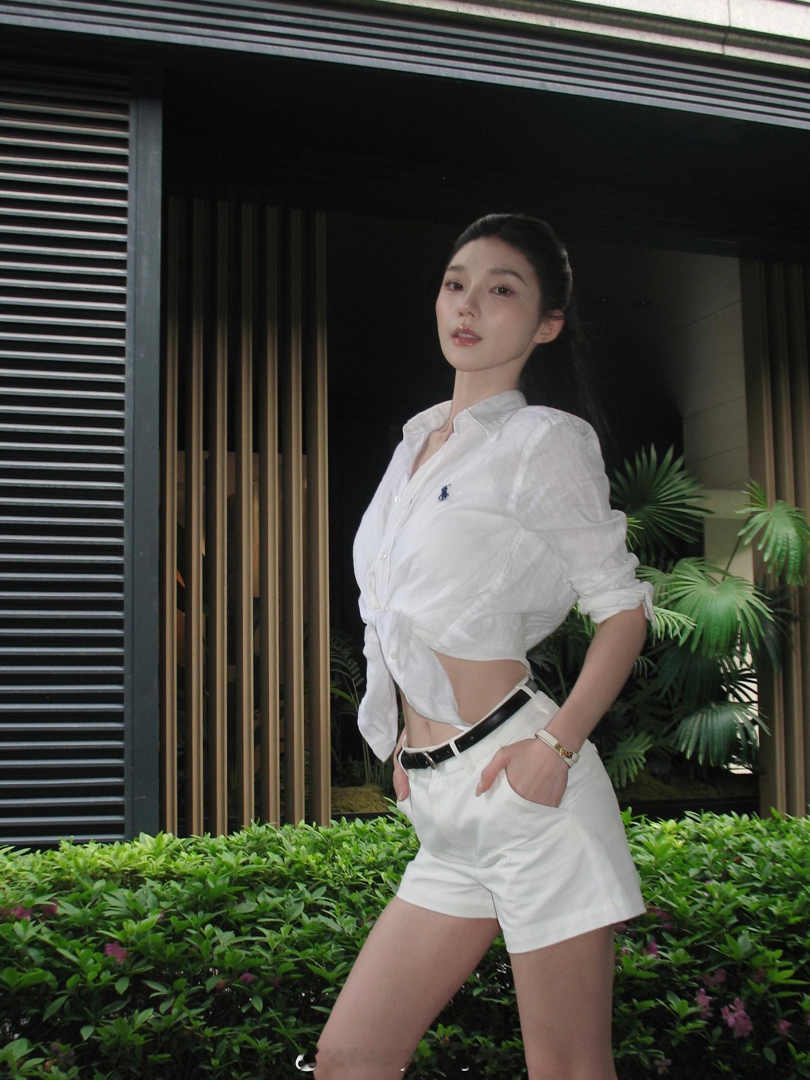 白衬衫的魅力你懂的日常报蓓