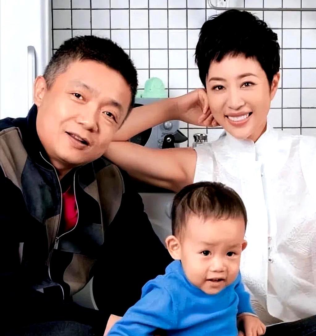 当年张龄心和北电院长扈强这段婚姻一出来，外面可没少酸。很多人都觉得，院长娶了女