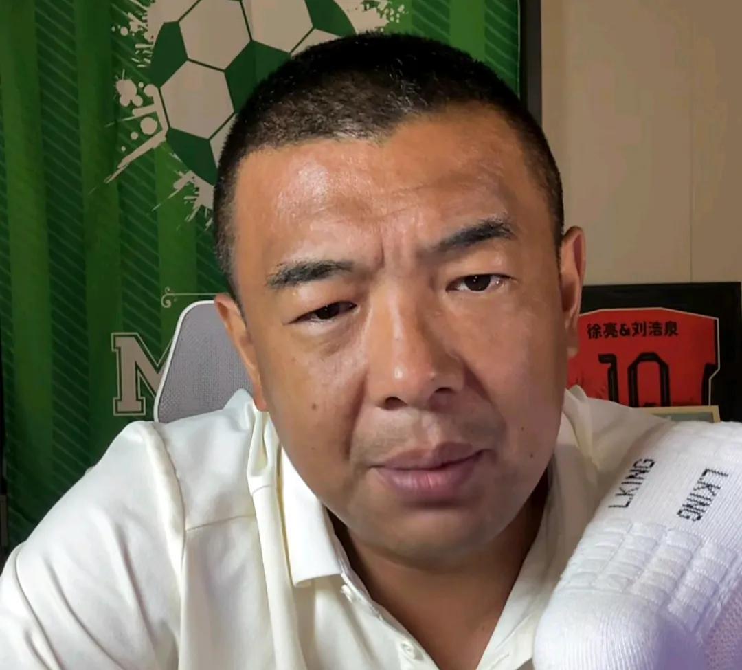 前国脚徐亮认为，广东广州豹球迷还是不要太玻璃心了。在近期，广东广州豹队提前4轮