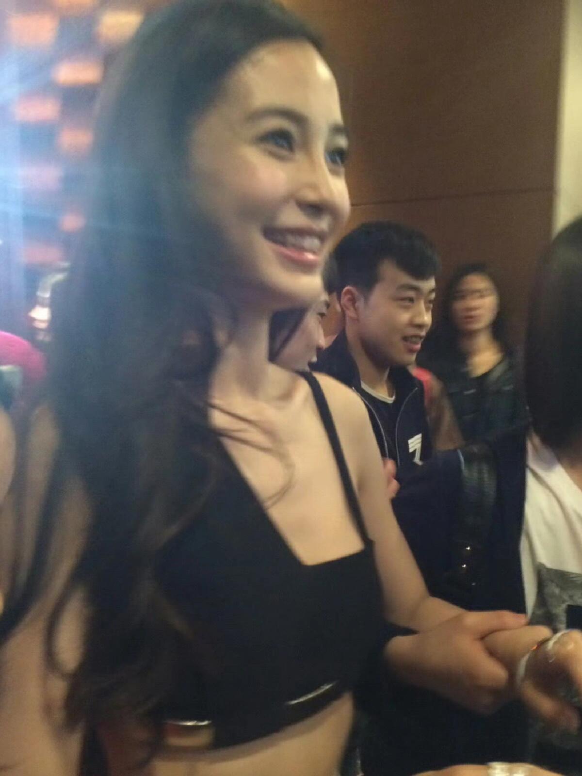 Angelababy活动路透2015-04-01电影《新娘大作战》发布会