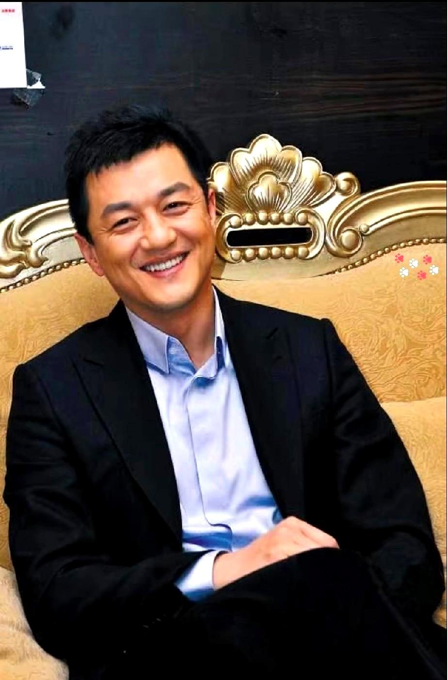 李亚鹏直播带货还清5000万！网友：男神真能屈能伸12年债压头顶，飞机高