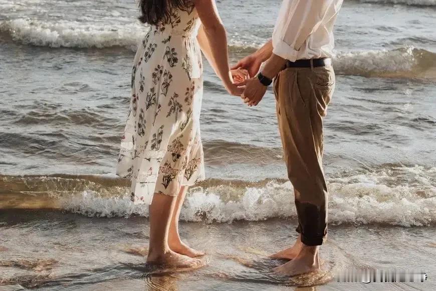年轻人应该清醒清醒吧，婚姻这个玩意儿说实话，跟爱情本身就没有多少关系。婚姻是一