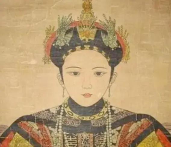 顺治皇帝暴死后，皇后阿鲁特氏被慈禧软禁，一连几天没有吃的，她派人向父亲崇琦求救。