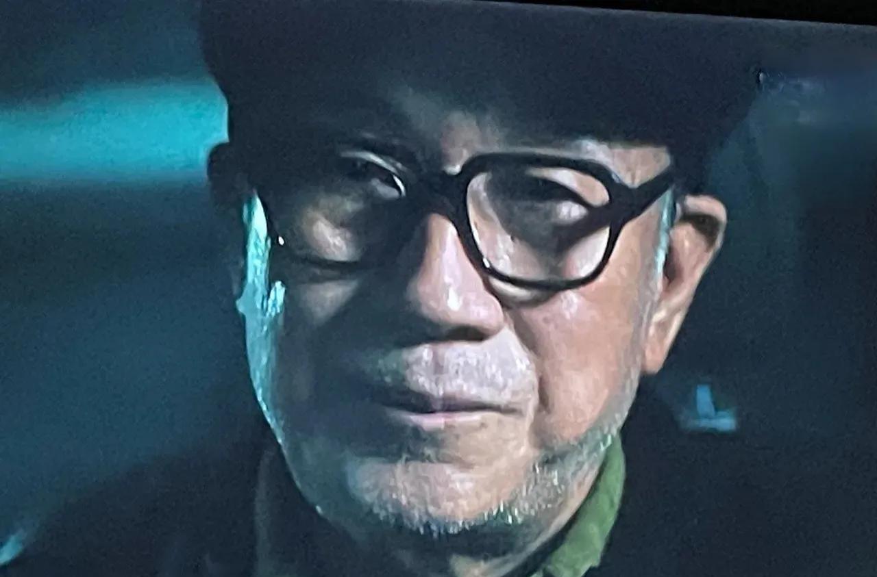 追剧《扫毒风暴》，卢少骅的师父一个人进了卢少骅制造冰毒的那个操作室，看到了有麻黄