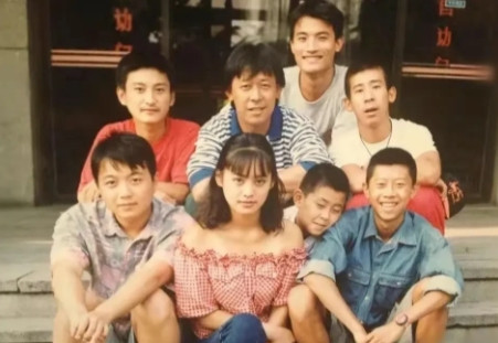 1997年，宁静嫁给了美国演员保罗。她第一次见公婆时，公婆让她选一个结婚礼物，可