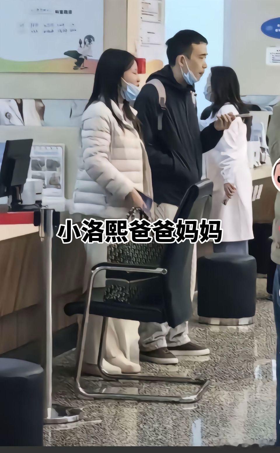 小洛熙爸爸两张照片放在一起，对比太直观了：孩子这件事对一个父亲的影响，真的大到藏