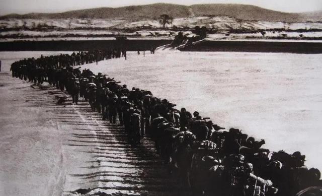 1950年，美军入朝时，杜鲁门问麦克阿瑟：“万一中国出手怎么办？”麦