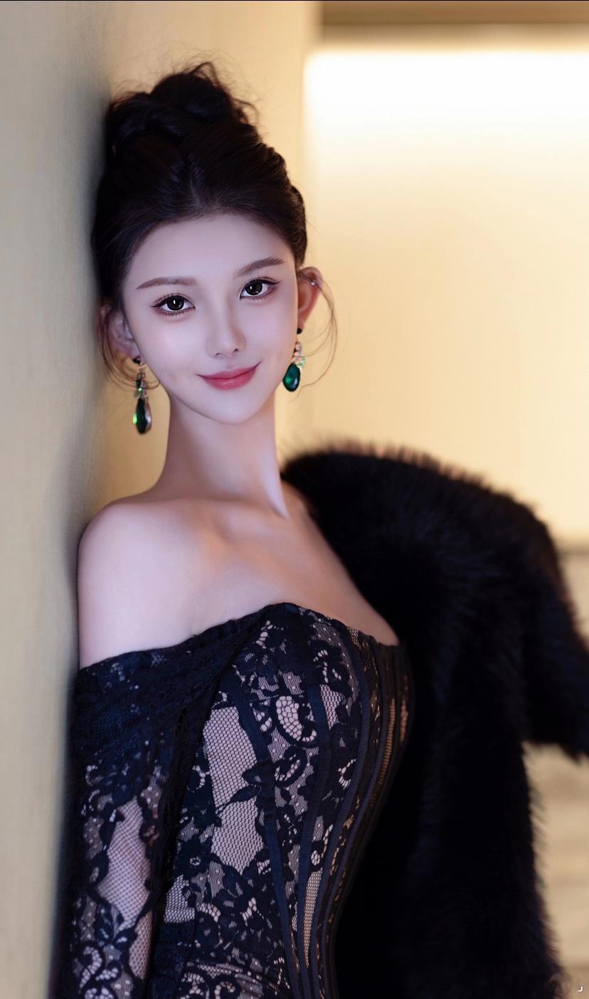 气质名媛，又美又飒。​​​