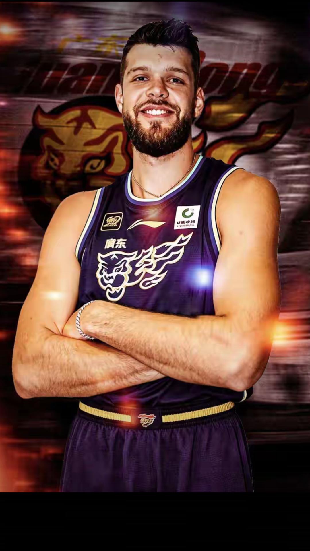 据广东东阳光随队记着关辛报道，球队签下大外援拉科塞维奇到赛季结束。作为CBA老