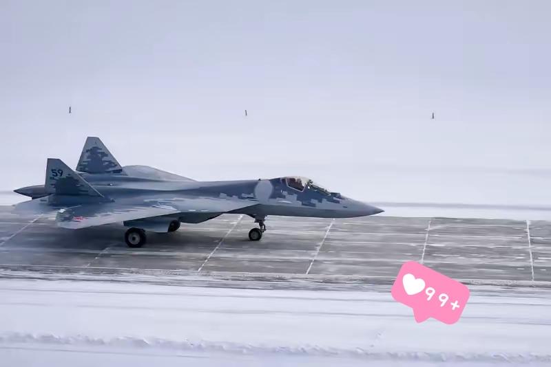 俄罗斯多款战机集中亮相，相关动态引发网友关注。2月11日，网络上出现了俄罗斯阿穆