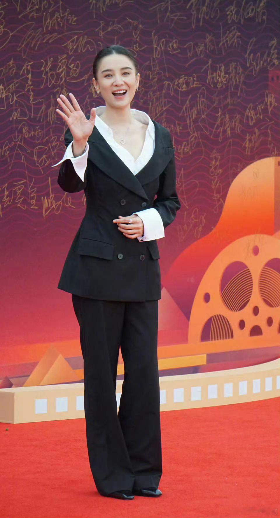 宋佳×中国电影导演之夜惊喜的品牌演绎！宋佳身穿来自ArchCouture