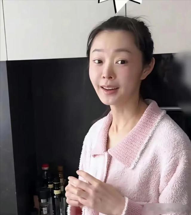宋轶这组没化妆的照片火了，真不知道白敬亭当初怎么看上她的