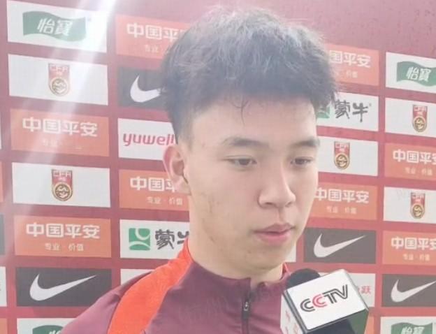 王钰栋说我全能据记者的前方消息，U22国家队在西安沣东足球公园训练，王钰栋训练