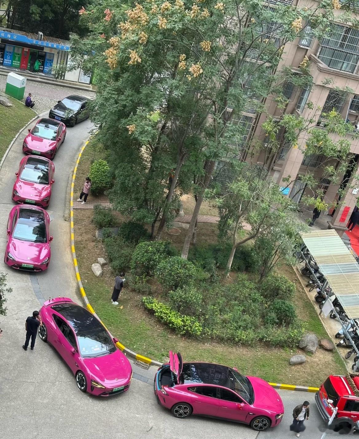 雷军看了得欣慰了！小米汽车已经成为市场主流的婚车了！​​​