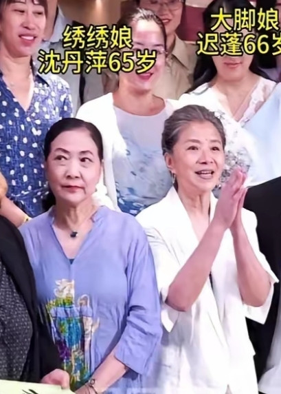 我发现，七十岁以前，真的不能留白头发，太显老态了。看看这两个人，沈丹萍65岁