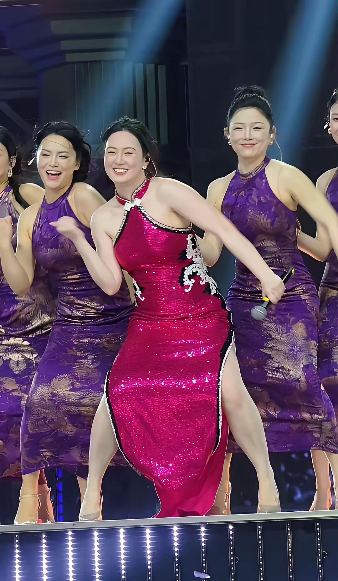 强烈建议，去掉美颜滤镜唐艺万人演唱会