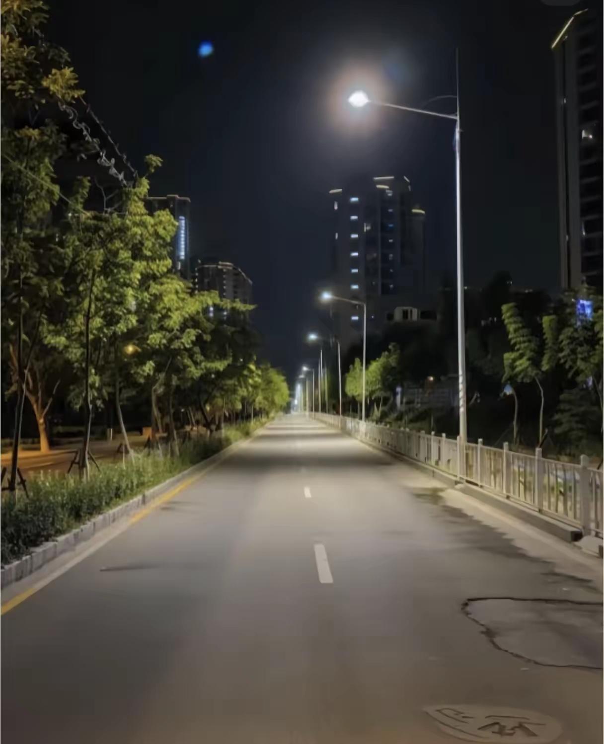 现在的好多孩子似乎都病了。如果你去他家做客，他又时问都不问一句就进了自己房间再