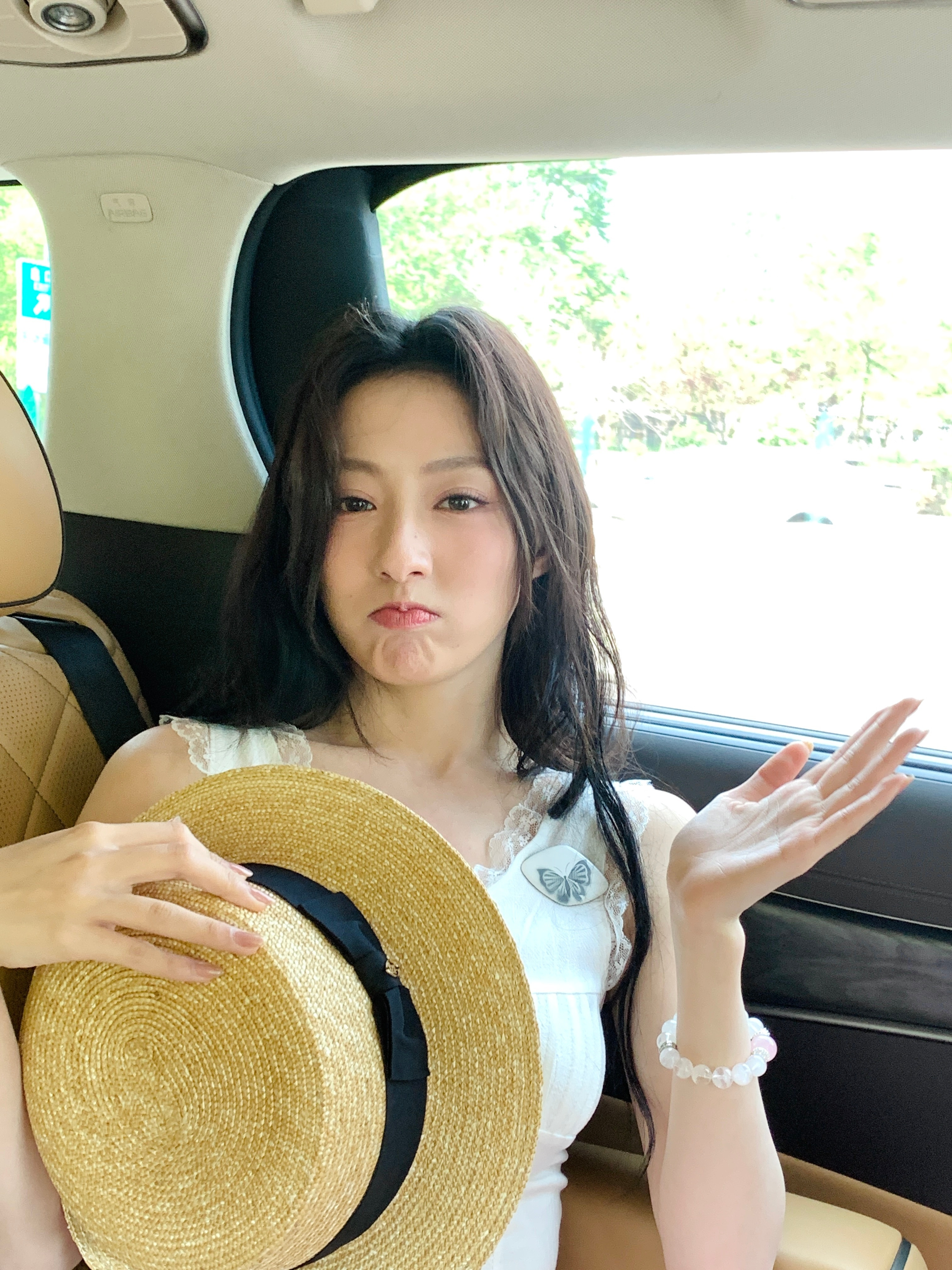 胡连馨在复制粘贴的时代，你是手写的诗