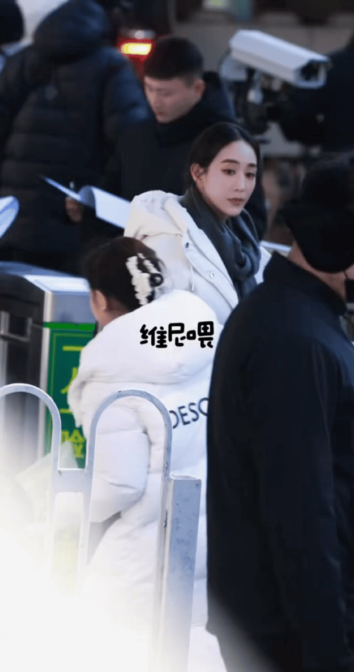 张钧甯头包脸看完联排视频不得不感叹：张钧甯的头骨是上帝亲手捏的吧？饱满的颅顶