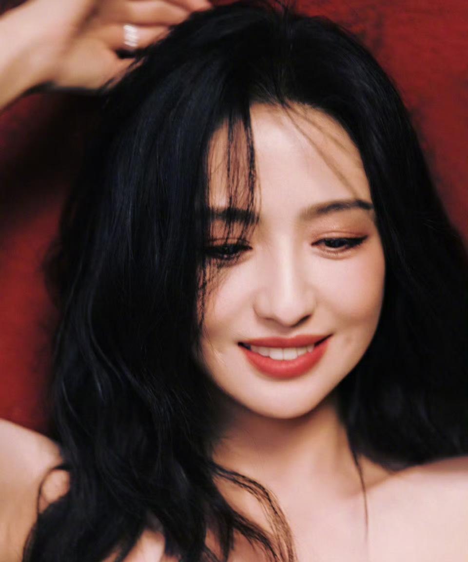 事实证明陈思诚女友再年轻也没用因为佟丽娅真的太权威不信你看41岁的佟丽娅，