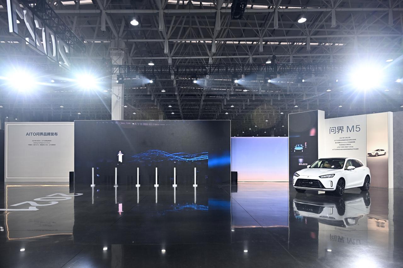 从销量数据看消费趋势，问界M9斩获年度销冠说明了什么？随着2025年销量数据的